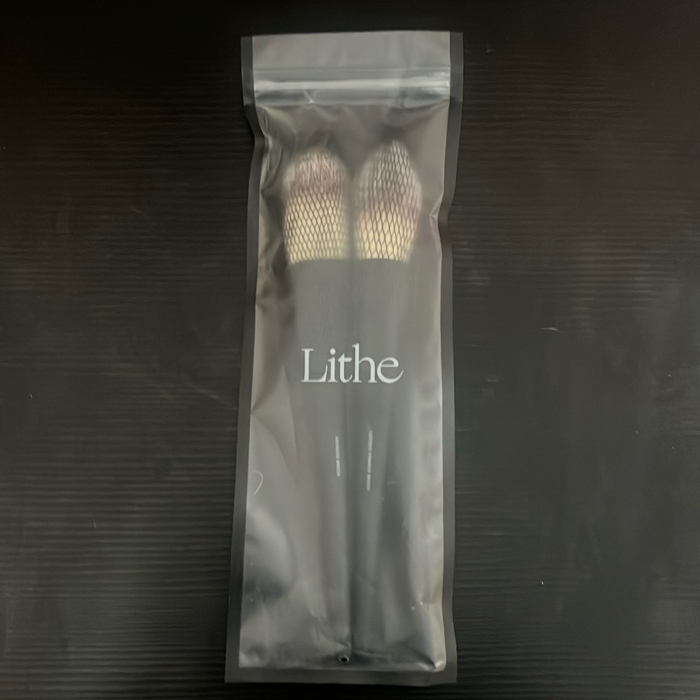 NIP SET OF 2 LITHE BRUSHES